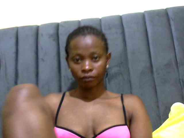 PrettyAlianah webcam
