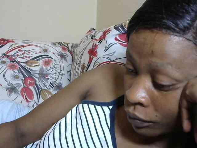 PrettyAlianah webcam