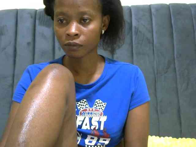 PrettyAlianah webcam