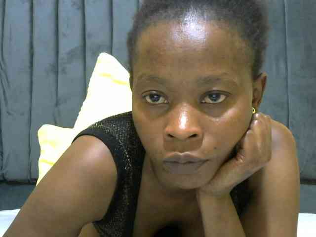 PrettyAlianah webcam