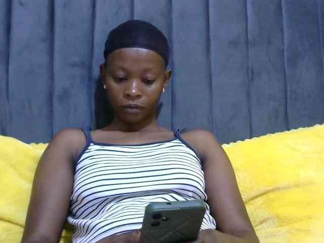 PrettyAlianah webcam