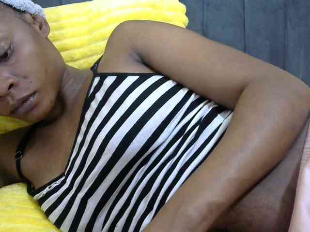 PrettyAlianah webcam