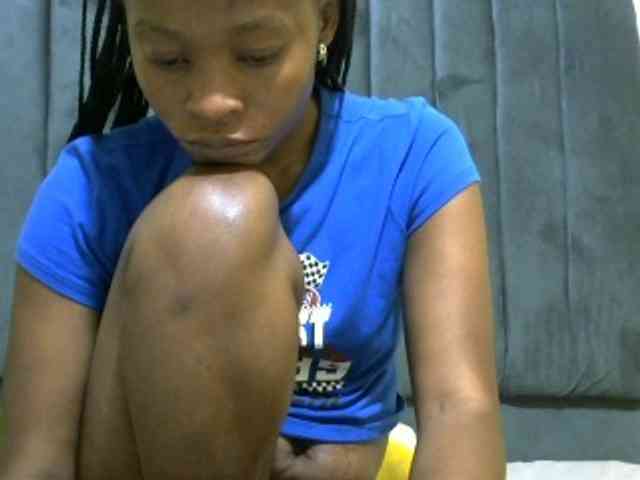 PrettyAlianah webcam