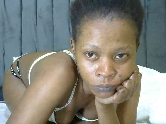 PrettyAlianah webcam