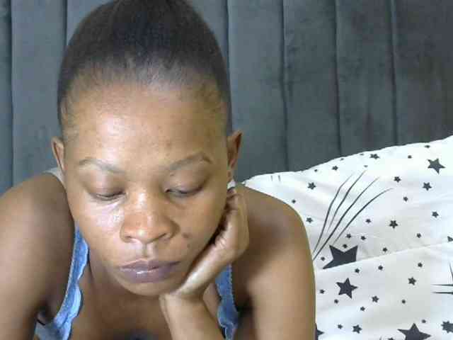 PrettyAlianah webcam