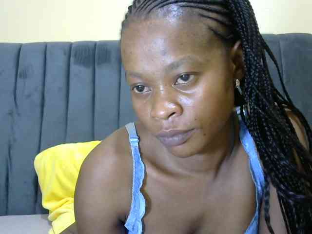 PrettyAlianah webcam