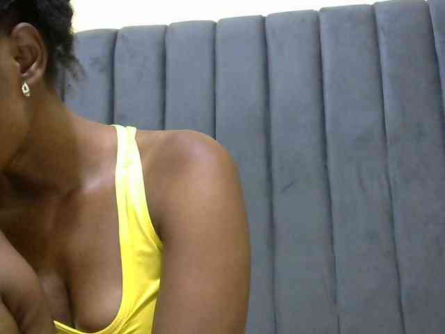 PrettyAlianah webcam