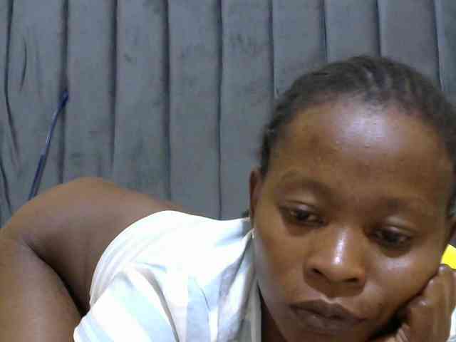 PrettyAlianah webcam