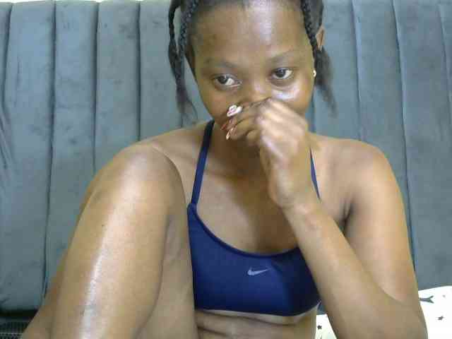 PrettyAlianah webcam