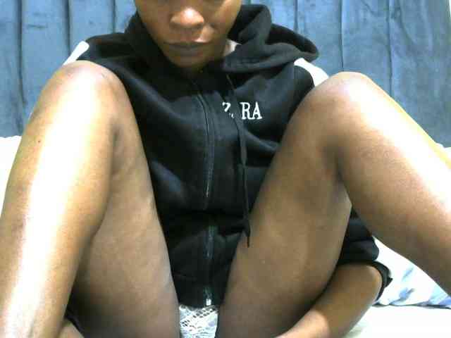 PrettyAlianah webcam