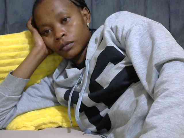 PrettyAlianah webcam