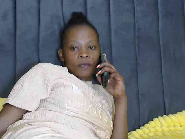 PrettyAlianah webcam
