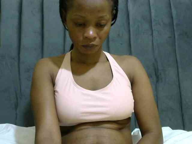 PrettyAlianah webcam