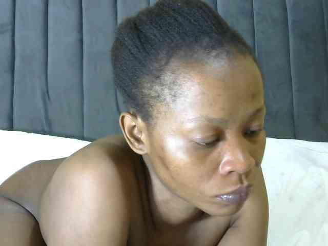 PrettyAlianah webcam