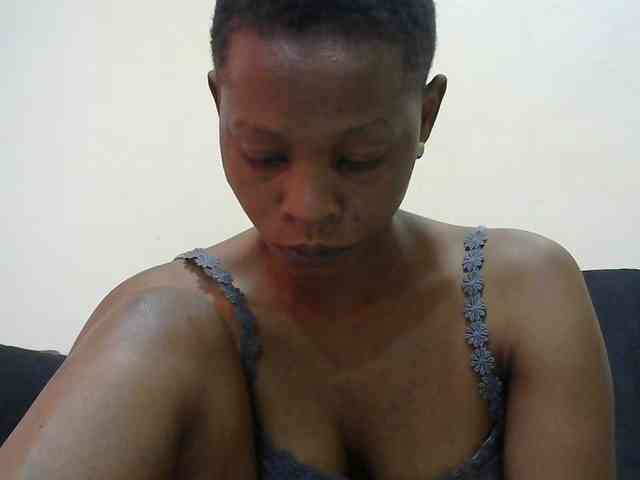 PrettyAlianah webcam