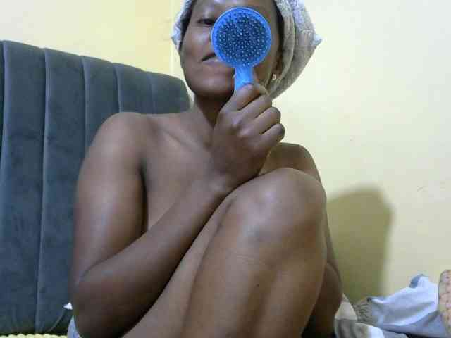 PrettyAlianah webcam