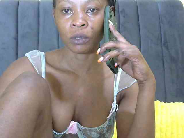 PrettyAlianah webcam