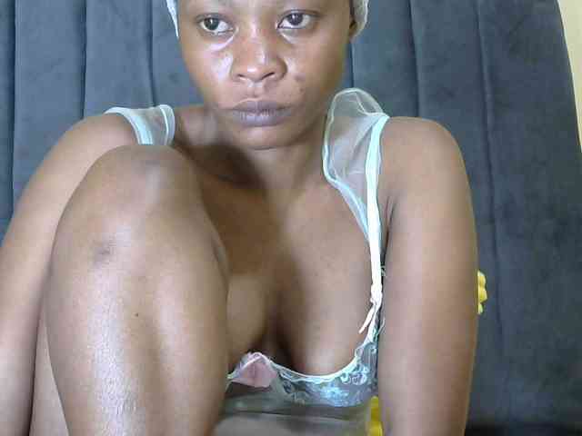PrettyAlianah webcam