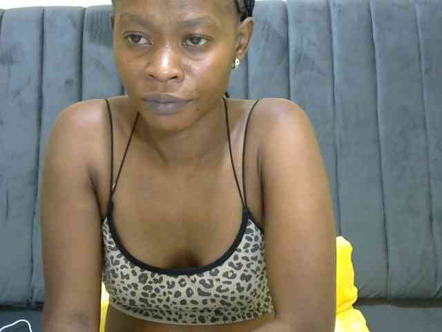 PrettyAlianah webcam
