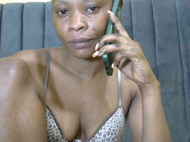 PrettyAlianah webcam
