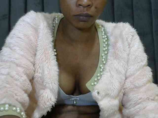 PrettyAlianah webcam
