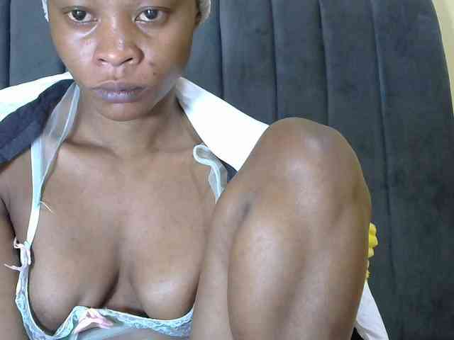 PrettyAlianah webcam