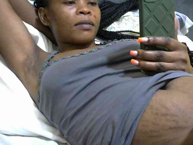 PrettyAlianah webcam