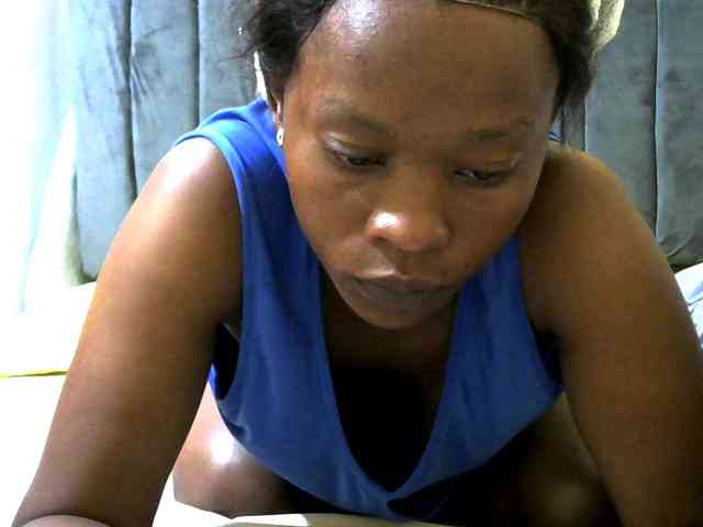 PrettyAlianah webcam