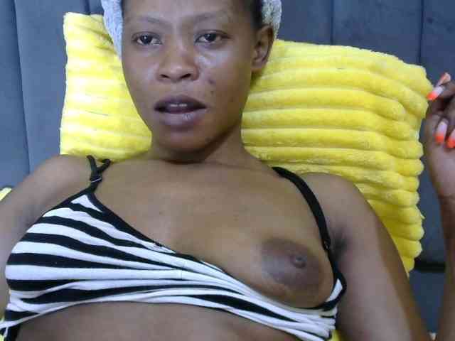 PrettyAlianah webcam