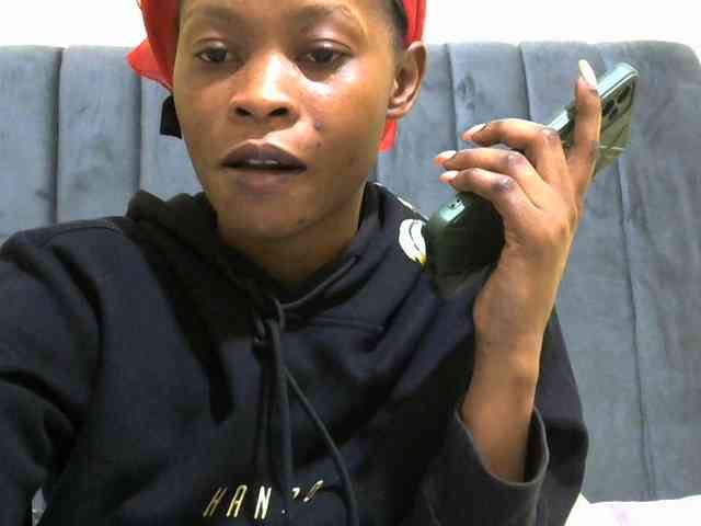 PrettyAlianah webcam