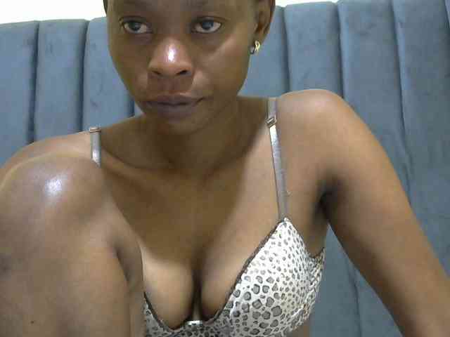 PrettyAlianah webcam