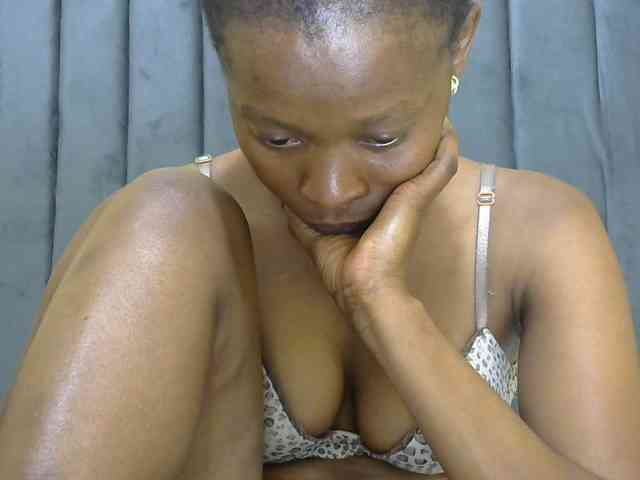 PrettyAlianah webcam