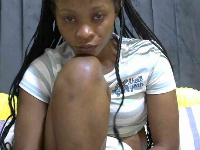 PrettyAlianah webcam