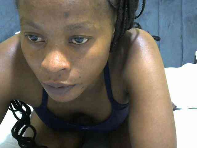 PrettyAlianah webcam