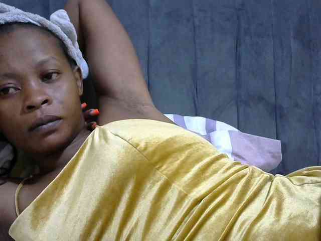 PrettyAlianah webcam