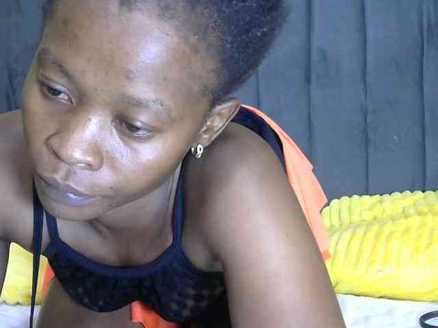 PrettyAlianah webcam