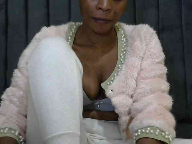 PrettyAlianah webcam