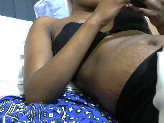 PrettyAlianah webcam