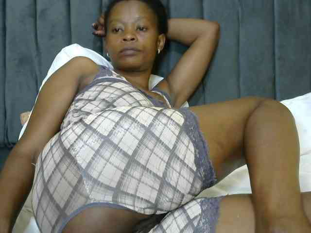 PrettyAlianah webcam