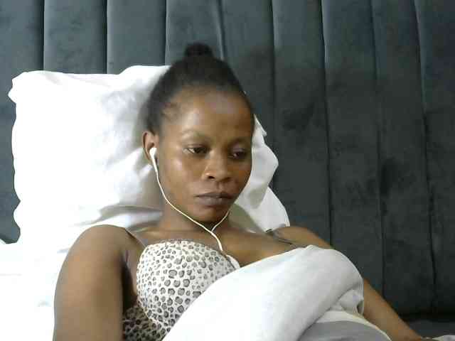 PrettyAlianah webcam