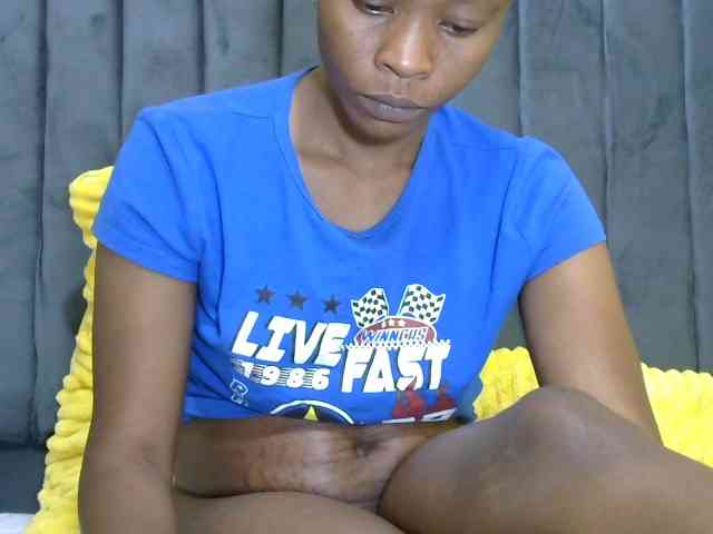 PrettyAlianah webcam