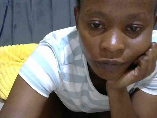 PrettyAlianah webcam