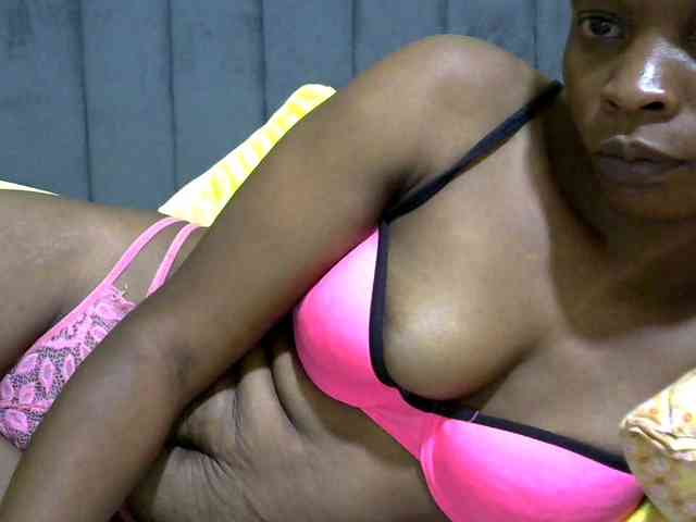 PrettyAlianah webcam