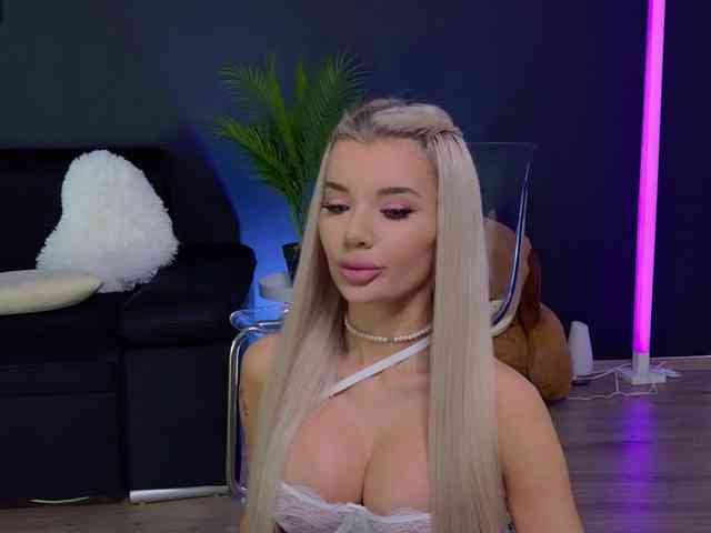 CelyneMay webcam