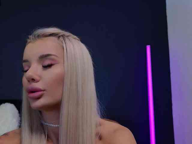 CelyneMay webcam