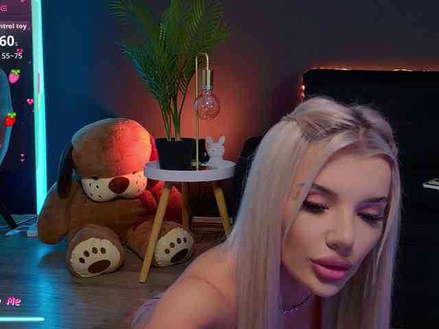 CelyneMay webcam