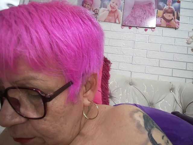 Maturerose3's BongaCams show and profile