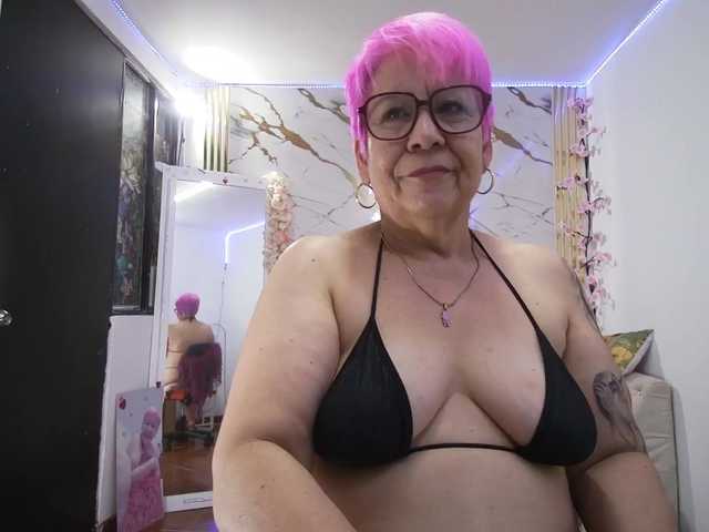 Maturerose3 live cam on BongaCams