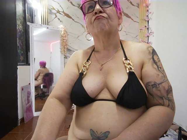Maturerose3 live cam on BongaCams