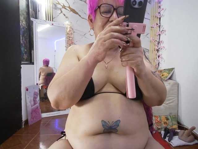 Maturerose3 live cam on BongaCams